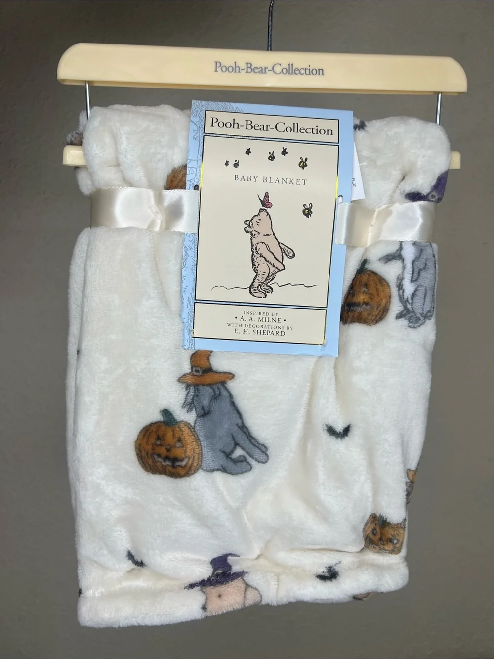 NEW Pooh Bear Collection Winnie the Pooh Jack O'Lantern & Bats Baby Blanket